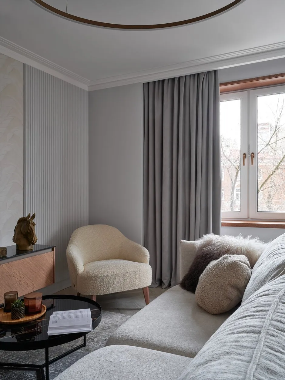 Foto: Wohnzimmer im Minimalismus-Stil, Japandi, Modern, Wohnung, Projekt des Tages, Moskau, 2 Zimmer, 60–90 Quadratmeter, Olga Mizrah, Lefortovo – Foto auf INMYROOM