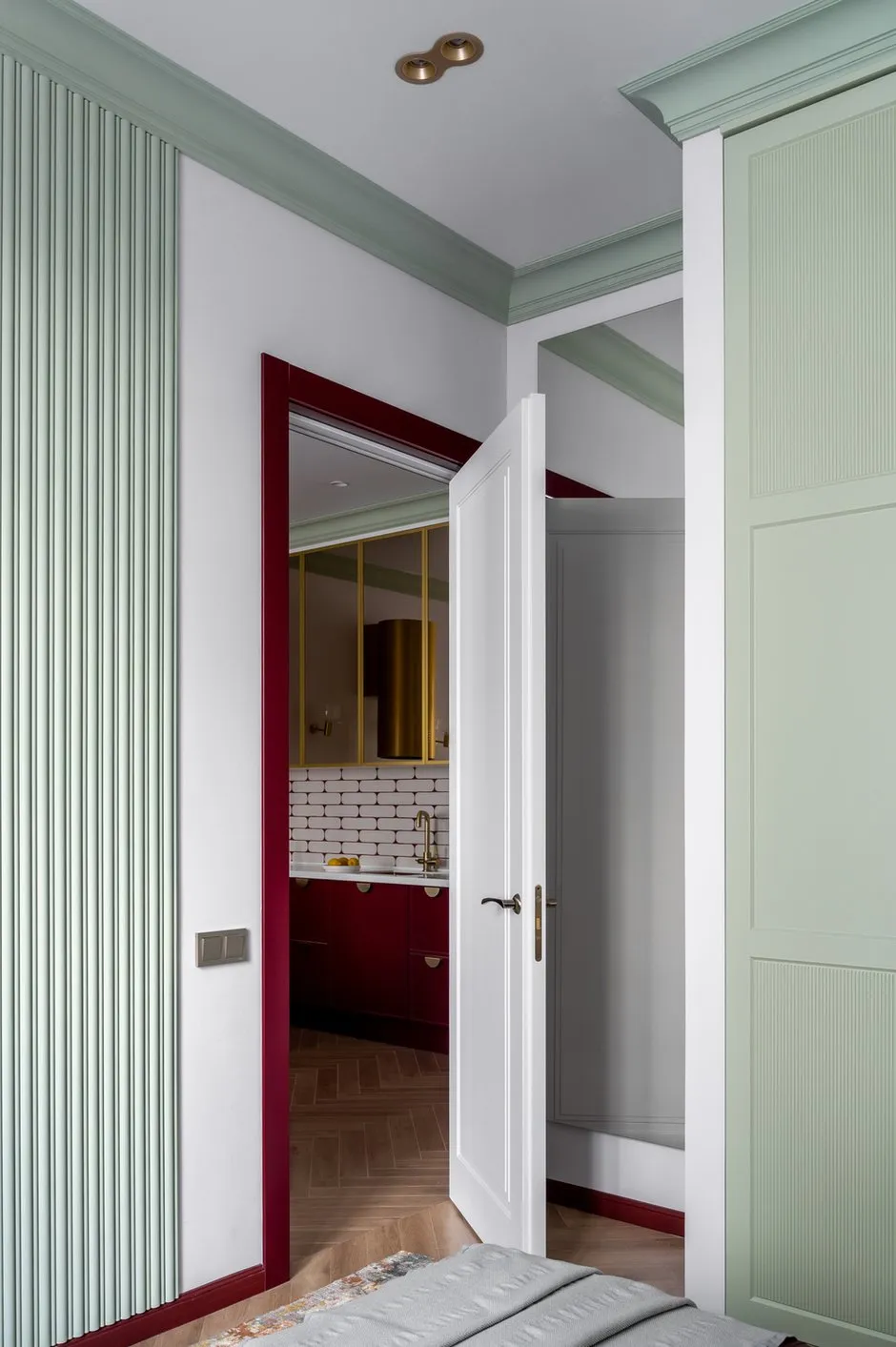Foto: Eingangsbereich im Stil Klassisch, Eklettik, Modern, Wohnung, Projekt des Tages, Moskau, 1 Zimmer, bis 40 Quadratmeter, Anastassia Wolodina – Foto auf INMYROOM