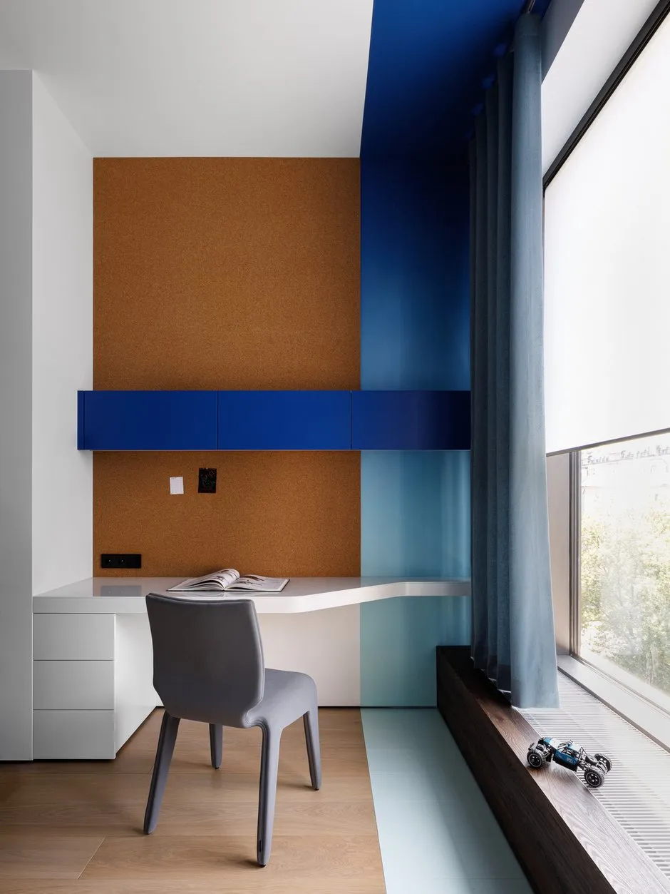 Foto: Büro im modernen Stil, Minimalismus, Wohnung, Projekt des Tages, Moskau, Rustem Urazmetov, Chamovniki, 4 und mehr Zimmer, über 90 Quadratmeter – Foto auf INMYROOM
