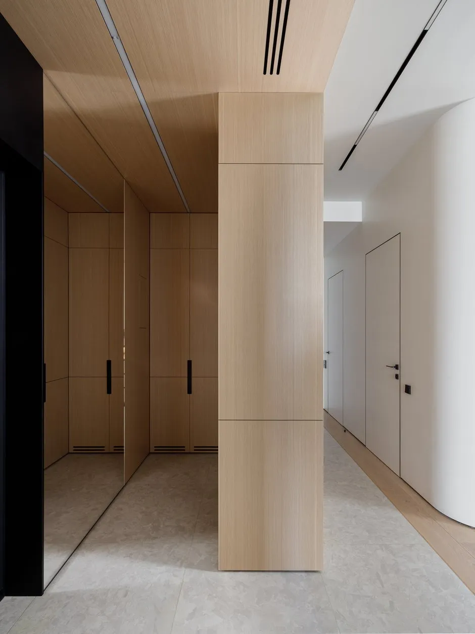 Foto: Ankleidezimmer im Minimalismus-Stil, Japandi, Modern, Wohnung, Projekt des Tages, Moskau, Rustem Urazmetov, Chamovniki, 4 und mehr Zimmer, über 90 Quadratmeter – Foto auf INMYROOM