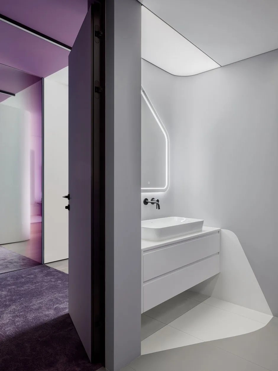 Foto: Badezimmer im High-Tech-Stil, Minimalismus, Modern, Wohnung, Projekt des Tages, Moskau, Rustem Urazmetov, Chamovniki, 4 und mehr Zimmer, über 90 Quadratmeter – Foto auf INMYROOM