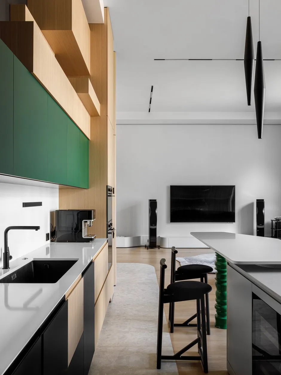Foto: Küche und Esszimmer im Stil Modern, Minimalismus, Wohnung, Projekt des Tages, Moskau, Rustem Urazmetov, Chamovniki, 4 und mehr, Mehr als 90 Quadratmeter – Foto auf INMYROOM