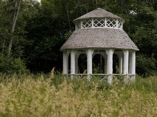 Nach alten Fotos rekonstruierte Pavillon