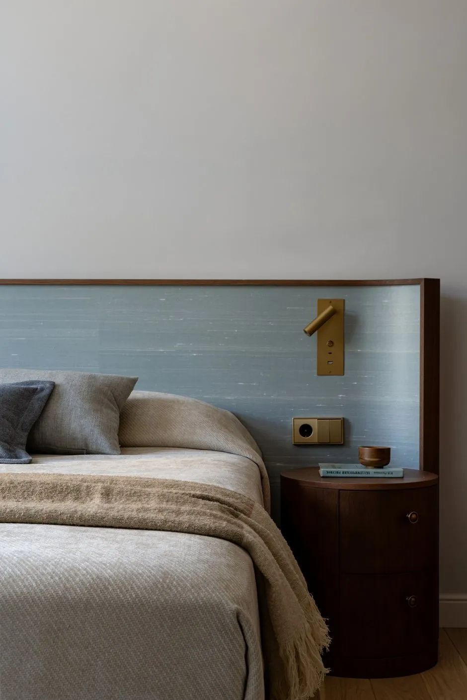 Foto: Schlafzimmer im Minimalismus-Stil, Japandi, Modern, Wohnung, Projekt des Tages, Kasan, 4 Zimmer und mehr, Mehr als 90 Quadratmeter, Julija Ossoshnova, Vintage/Retro – Foto auf INMYROOM