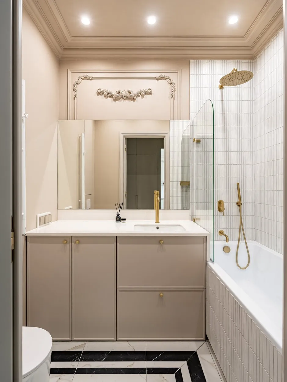 Foto: Badezimmer im klassischen Stil, modernes Design, kleines Appartement, Wohnung, Projekt des Tages, Sankt Petersburg, 1 Zimmer, 40–60 Quadratmeter, modern mit Elementen der Klassik und Luxus, Nina Spirina – Foto auf INMYROOM