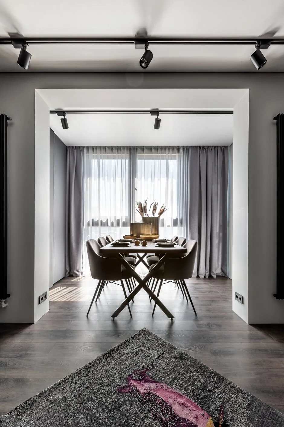 Foto: Küche und Esszimmer im Stil Modern, Minimalismus, Projekt des Tages, Liana Akopyan, Nowosibirsk, 2 Zimmer, 60–90 Quadratmeter, Wohnung – Foto auf INMYROOM