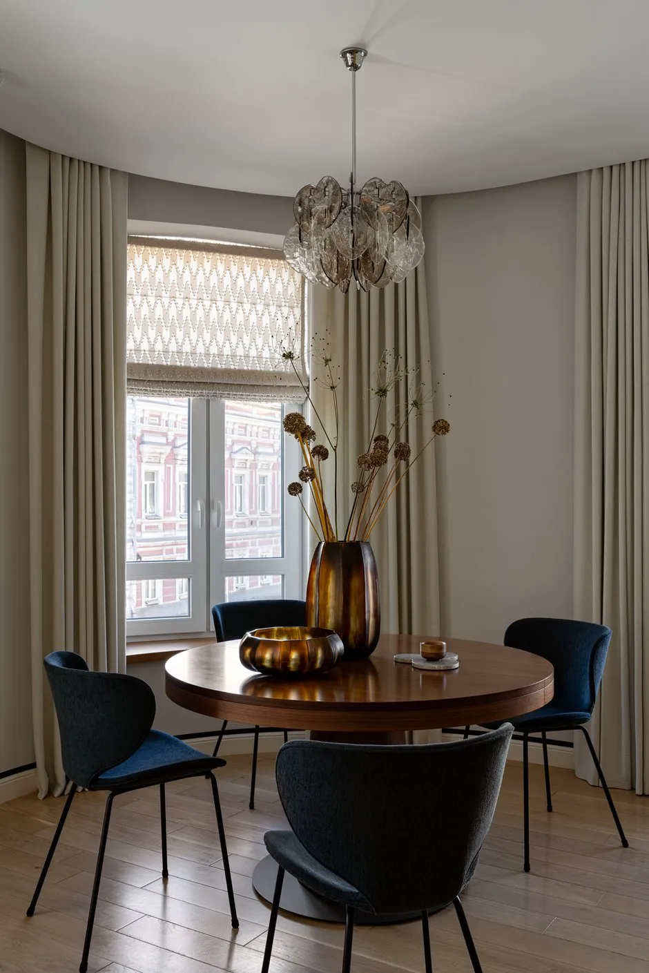 Foto: Küche und Esszimmer im Stil Modern, Minimalismus, Wohnung, Projekt des Tages, Kasan, 4 und mehr Zimmer, Mehr als 90 Quadratmeter, Julia Osošnova, Vintage/Retro – Foto auf INMYROOM
