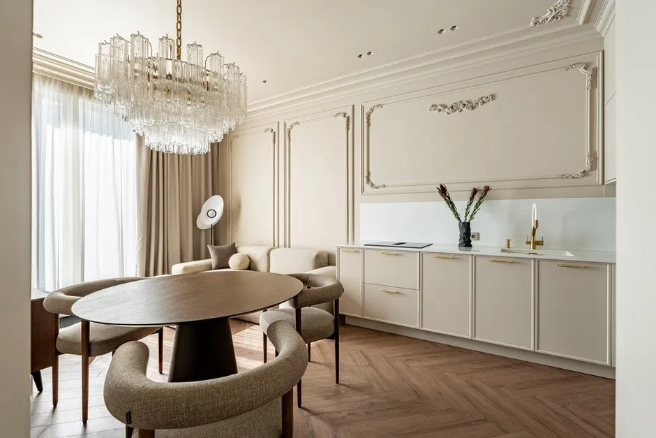 Foto: Küche und Esszimmer im klassischen Stil, modern, kleine Wohnung, Wohnung, Projekt des Tages, Sankt Petersburg, 1 Zimmer, 40-60 Quadratmeter, modern mit Elementen der Klassik und Luxus, Nina Spirina – Foto bei INMYROOM