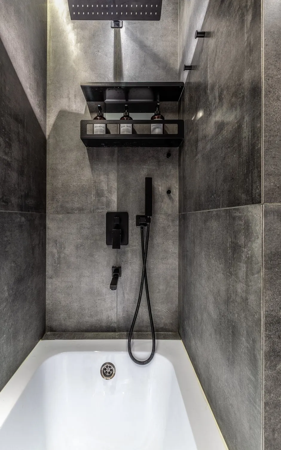 Foto: Badezimmer im High-Tech-Stil, Minimalismus, Projekt des Tages, Liana Akopyan, Nowosibirsk, 2 Zimmer, 60–90 Quadratmeter, Modern, Wohnung – Foto auf INMYROOM