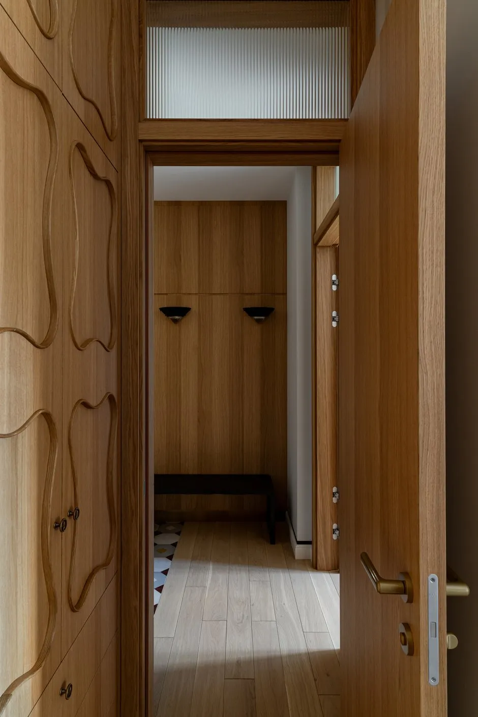 Foto: Eingangsbereich im Minimalismus-Stil, Japandi, Modern, Wohnung, Projekt des Tages, Kasan, 4 Zimmer und mehr, über 90 Quadratmeter, Julija Ossoshnova, Vintage/Retro – Foto auf INMYROOM