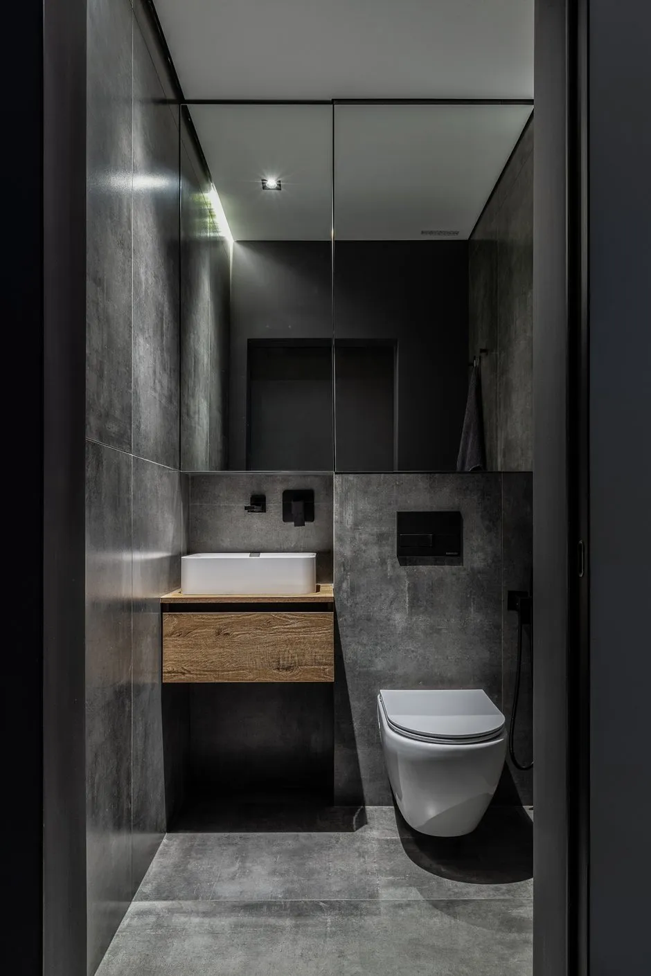 Foto: Badezimmer im High-Tech-Stil, Minimalismus, Projekt des Tages, Liana Akopyan, Nowosibirsk, 2 Zimmer, 60–90 Quadratmeter, Modern, Wohnung – Foto auf INMYROOM