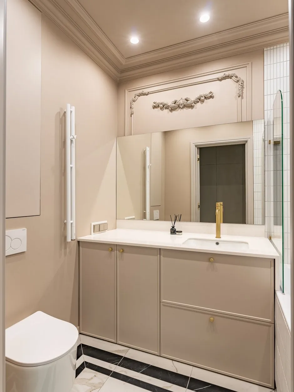 Foto: Badezimmer im klassischen Stil, modernes Design, kleines Appartement, Wohnung, Projekt des Tages, Sankt Petersburg, 1 Zimmer, 40–60 Quadratmeter, modern mit Elementen der Klassik und Luxus, Nina Spirina – Foto auf INMYROOM