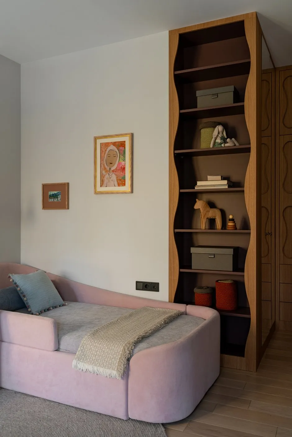 Foto: Kinderzimmer im Minimalismus-Stil, Japandi, Modern, Wohnung, Projekt des Tages, Kasan, 4 und mehr Zimmer, über 90 Quadratmeter, Julija Ossoshnova, Vintage/Retro – Foto auf INMYROOM