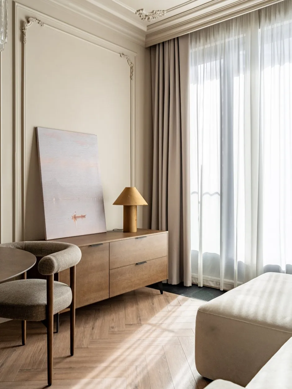 Foto: Wohnzimmer im klassischen Stil, modern, kleine Wohnung, Wohnung, Projekt des Tages, Sankt Petersburg, 1 Zimmer, 40-60 Quadratmeter, modern mit Elementen der Klassik und Luxus, Nina Spirina – Foto auf INMYROOM