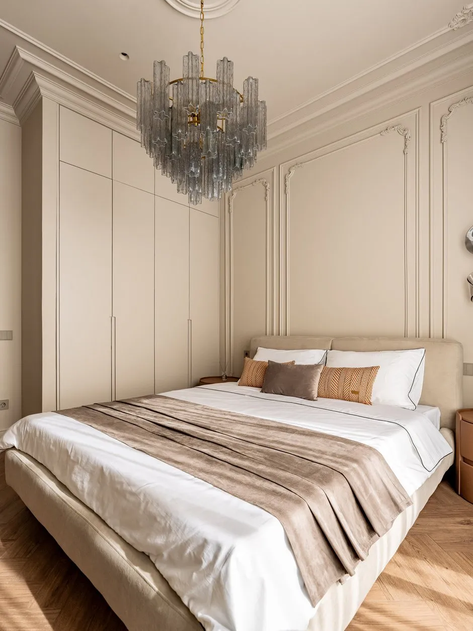 Foto: Schlafzimmer im klassischen Stil, modern, kleine Wohnung, Wohnung, Projekt des Tages, Sankt Petersburg, 1 Zimmer, 40-60 Quadratmeter, modern mit Elementen der Klassik und Luxus, Nina Spirina – Foto bei INMYROOM
