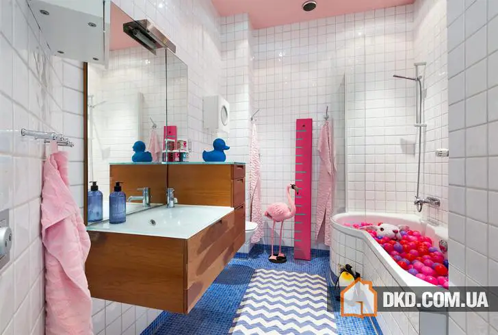 Colorful Chaos and Playful Fun in a Stockholm Apartment - Gallery image 23