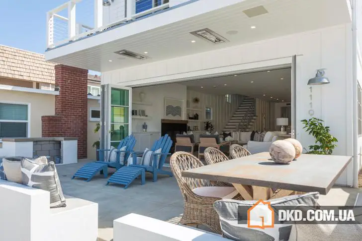 Cottage on the Ocean Shore in California - Gallery image 0