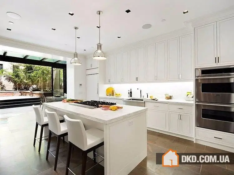 Trzypiętrowa rezidencja według projektu Franka M. DeBono, znajdująca się w Nowym Jorku, Stanach Zjednoczonych. - Gallery image 2