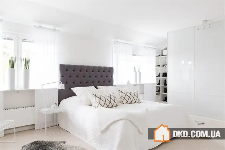 Повітряний чорно-білий інтер'єр шведського квартири (85 м²) - Gallery image 12