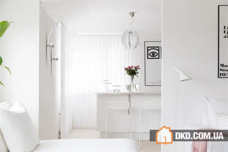 Повітряний чорно-білий інтер'єр шведського квартири (85 м²) - Gallery image 7