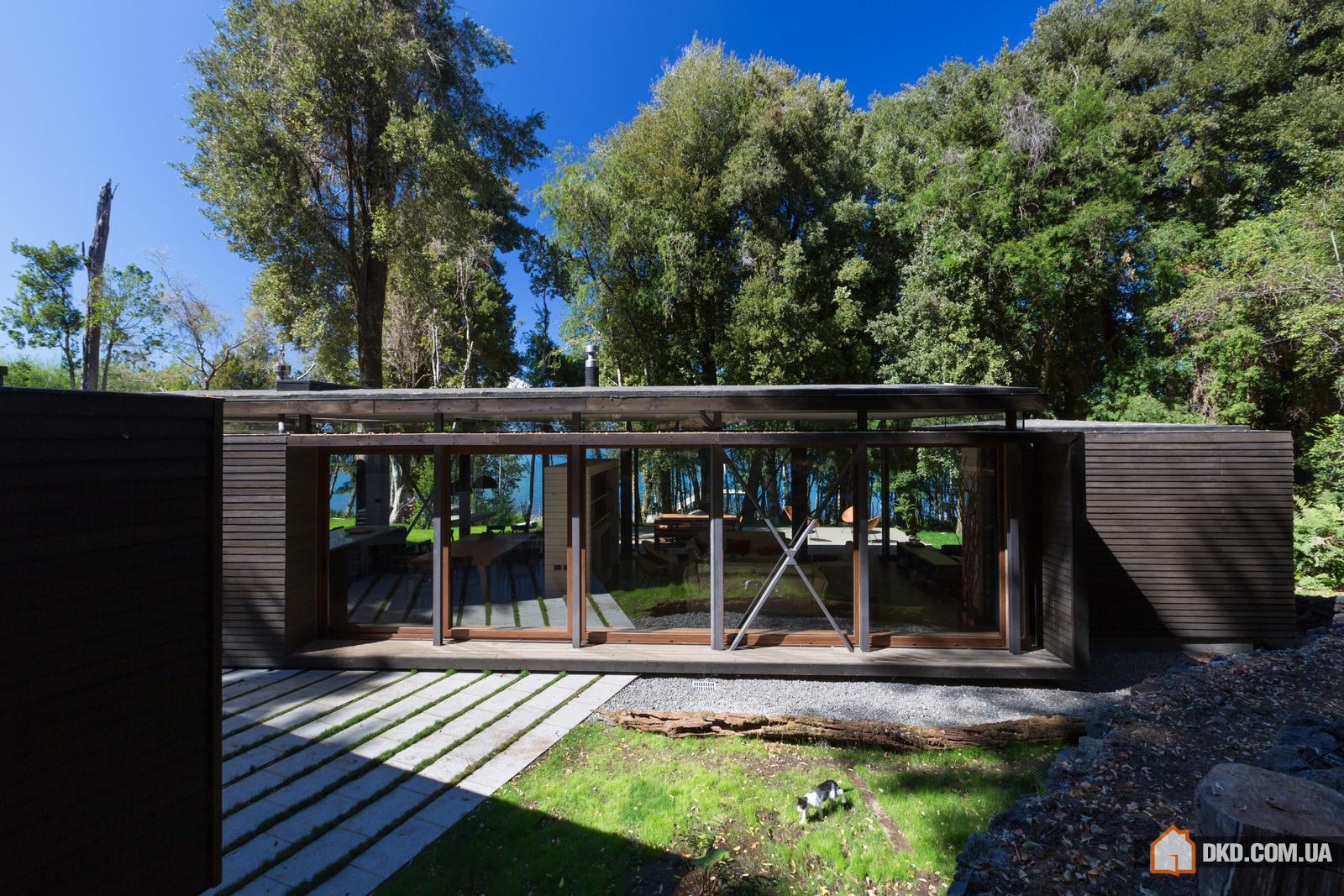 Дом на берегу озера в Чили