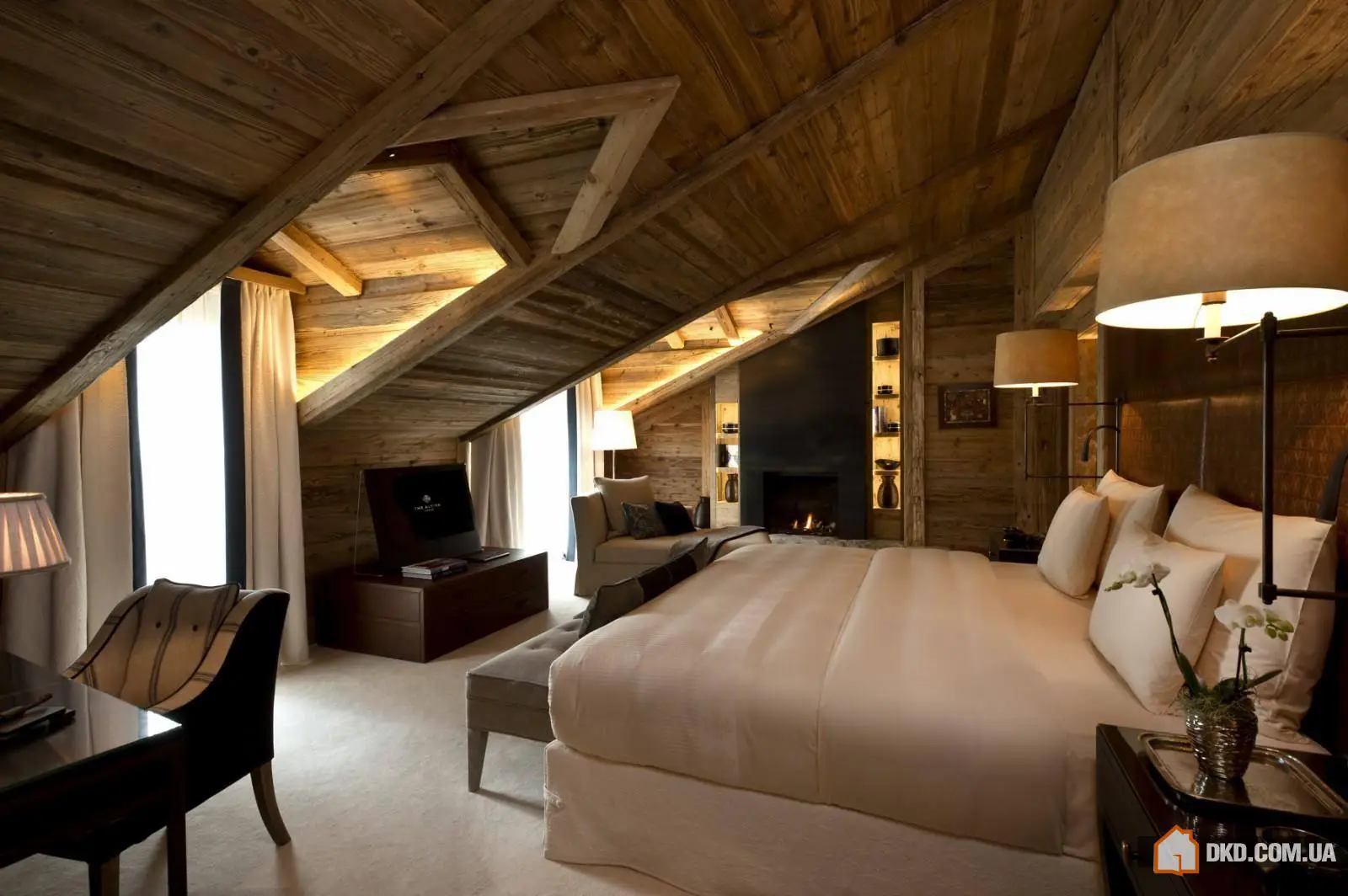 Роскошные традиционные деревенские спальни - Gallery image 1