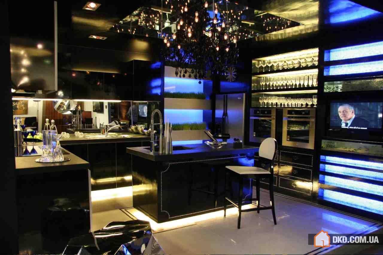 Элегантные кухни в черном