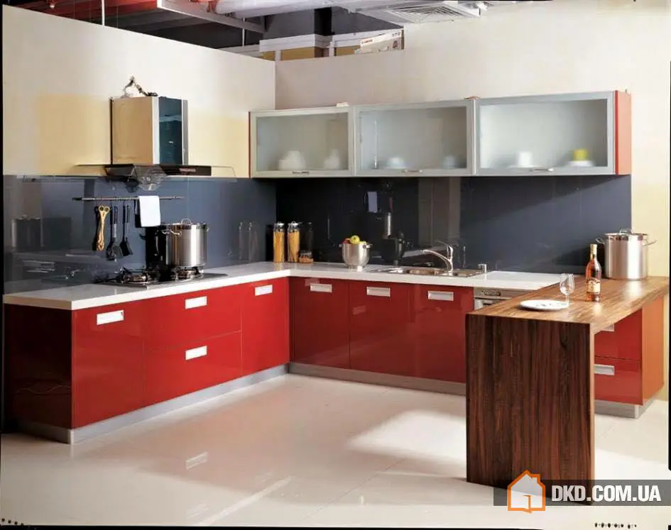 Elegantes ideas de estanterías de cocina en rojo y blanco - 4