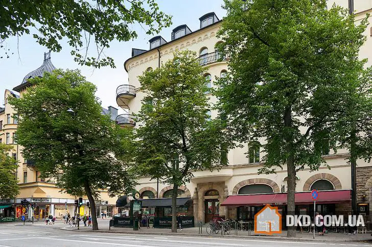 Colorful Chaos and Playful Fun in a Stockholm Apartment - Gallery image 26