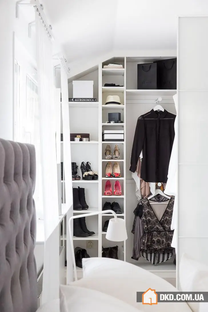 Повітряний чорно-білий інтер'єр шведського квартири (85 м²) - Gallery image 13