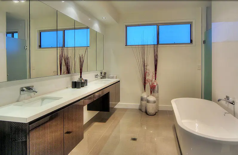 Просто потрясающий сучасний дім із елегантними інтер'єрами - Gallery image 5