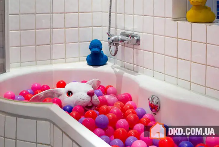 Colorful Chaos and Playful Fun in a Stockholm Apartment - Gallery image 24