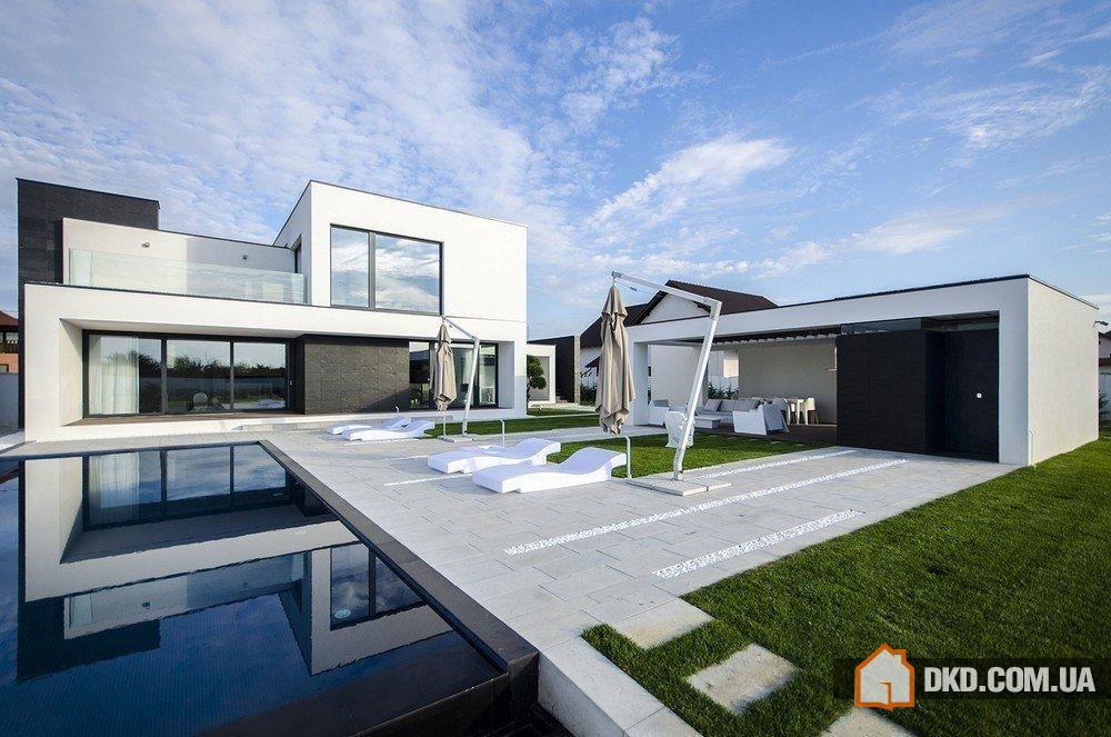 Black&White House