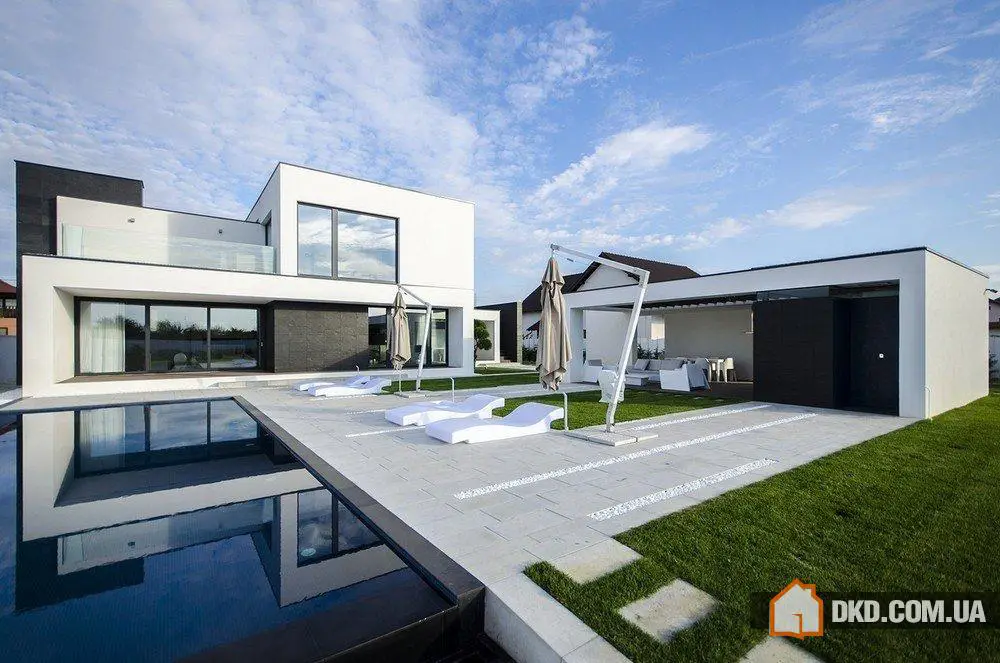 Black&White House