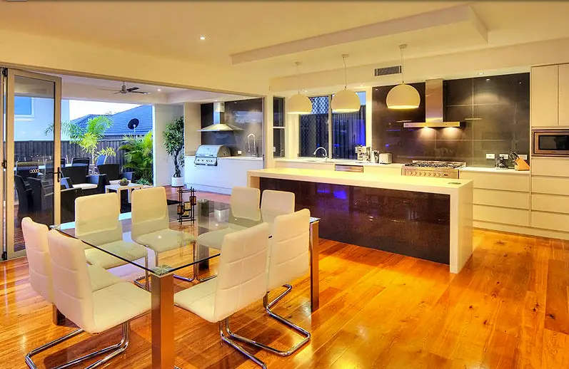 Просто потрясающий сучасний дім із елегантними інтер'єрами - Gallery image 2