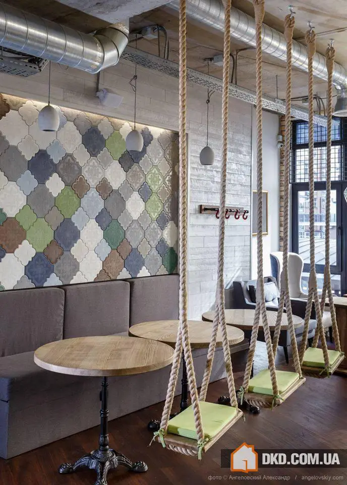 FRAT Social Club
Автори: Катерина Кузьменко, Елізавета Гундич, Ольга Волік, Дмитрій Найбіч
Над інтер'єром FRAT Social Club, який розташований на вулиці Щорса у Києві, працювали архітектори студії Circle Line. Інтерактивний простір складається з 6 тематичних залів: лекційного на 100 осіб, покерного, комп'ютерного з Play Station, двох ігрових кімнат та бібліотеки. - Gallery image 9