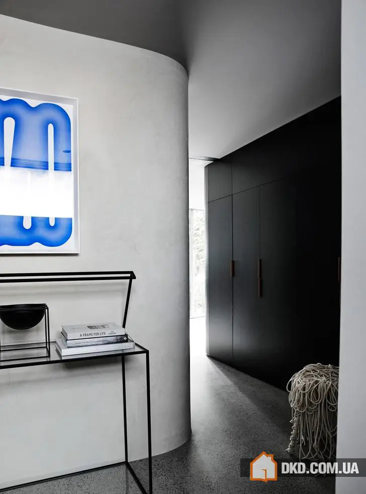 Сучасний дім у темних тонан у Австралії - Gallery image 8