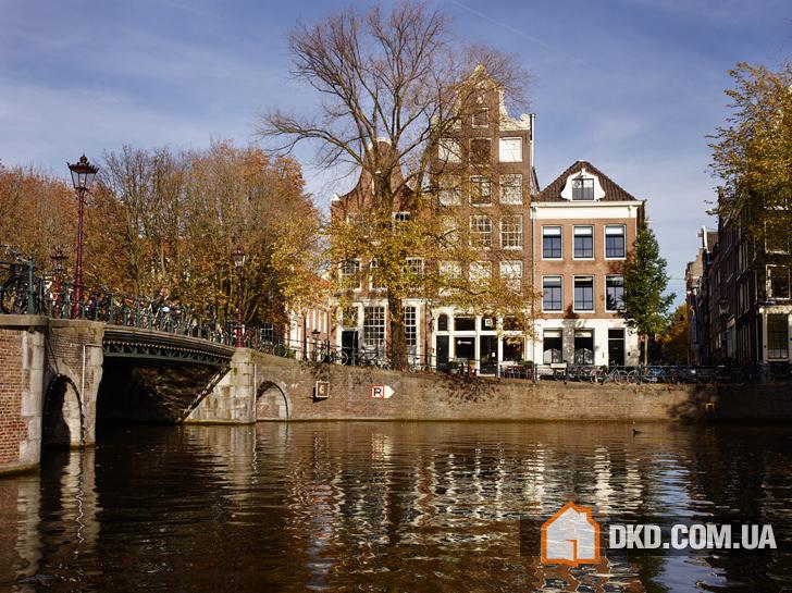 Дом с видом на канал в Амстердаме