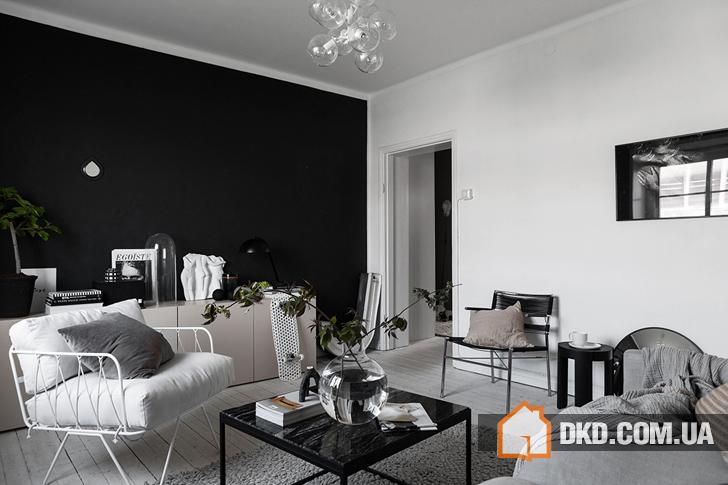 Черно-белый интерьер небольшой шведской квартиры (49 кв. м)