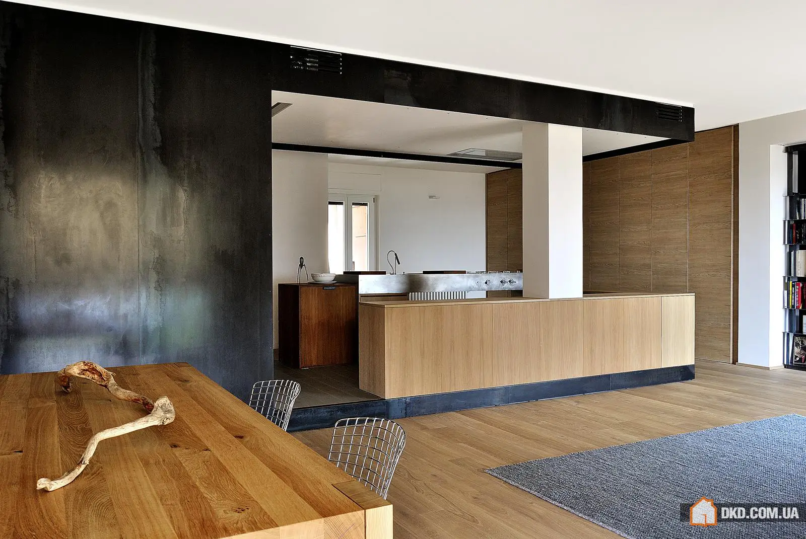 Дерево та заліз у італійському квартирі - Gallery image 0