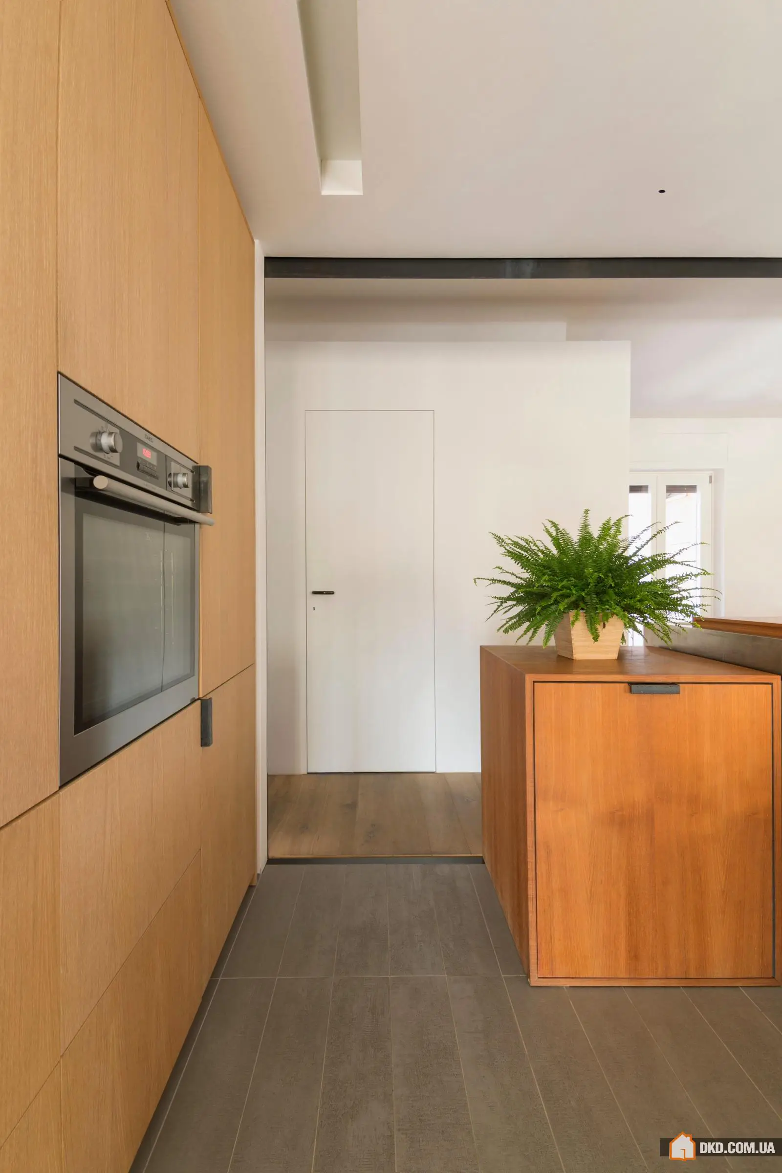 Дерево та заліз у італійському квартирі - Gallery image 8