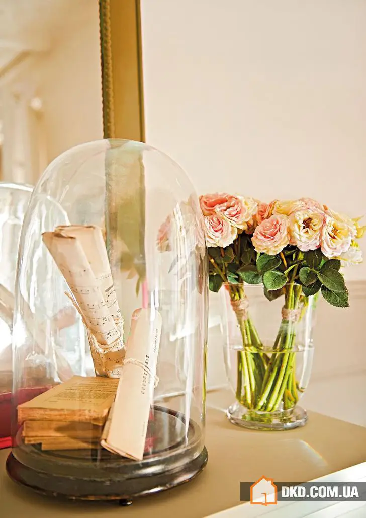 Жіночий інтер'єр з високими стельми - Gallery image 0