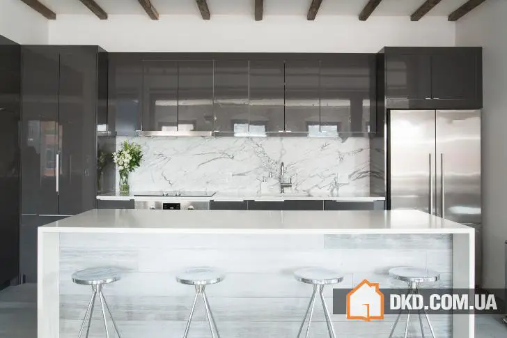 Світлий лофт з мотороллерами в Брукліні - Gallery image 7