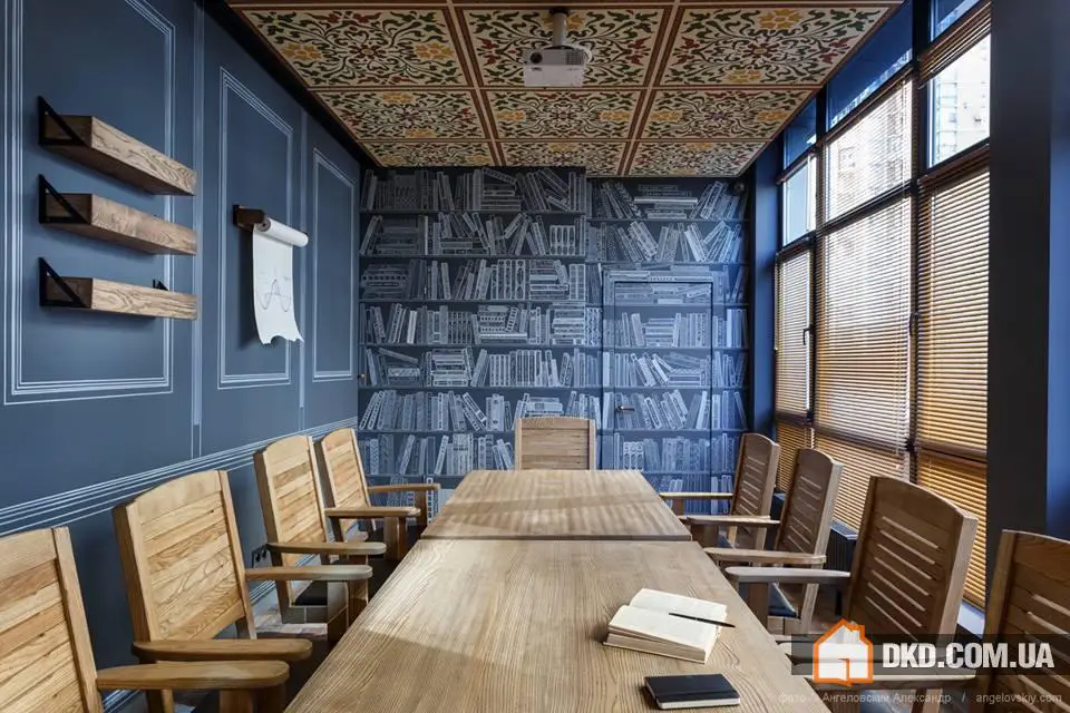 FRAT Social Club
Автори: Катерина Кузьменко, Елізавета Гундич, Ольга Волік, Дмитрій Найбіч
Над інтер'єром FRAT Social Club, який розташований на вулиці Щорса у Києві, працювали архітектори студії Circle Line. Інтерактивний простір складається з 6 тематичних залів: лекційного на 100 осіб, покерного, комп'ютерного з Play Station, двох ігрових кімнат та бібліотеки. - Gallery image 6