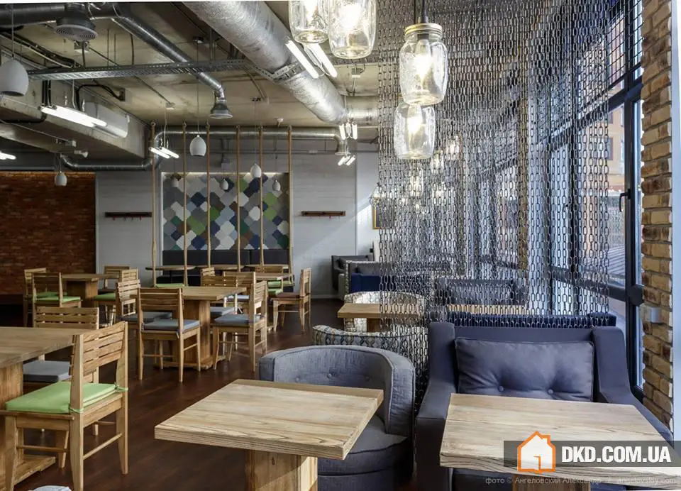 FRAT Social Club
Автори: Катерина Кузьменко, Елізавета Гундич, Ольга Волік, Дмитрій Найбіч
Над інтер'єром FRAT Social Club, який розташований на вулиці Щорса у Києві, працювали архітектори студії Circle Line. Інтерактивний простір складається з 6 тематичних залів: лекційного на 100 осіб, покерного, комп'ютерного з Play Station, двох ігрових кімнат та бібліотеки. - Gallery image 7