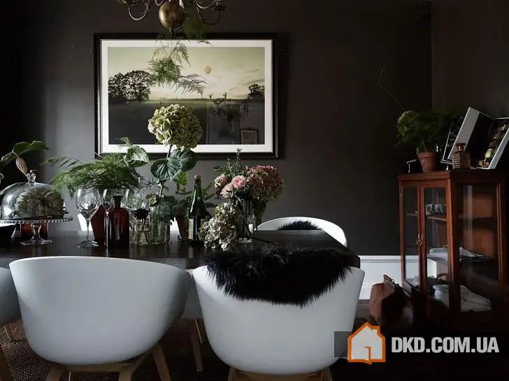 Темний інтер’єр із історією в Швеції (83 кв. м) - Gallery image 0