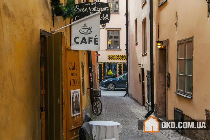 Loft with wooden beams in Stockholm - 17