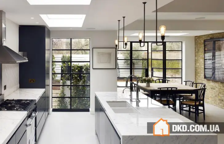 Чорно-біла гармонія в інтер'єрі будинку в Лондоні - Gallery image 0