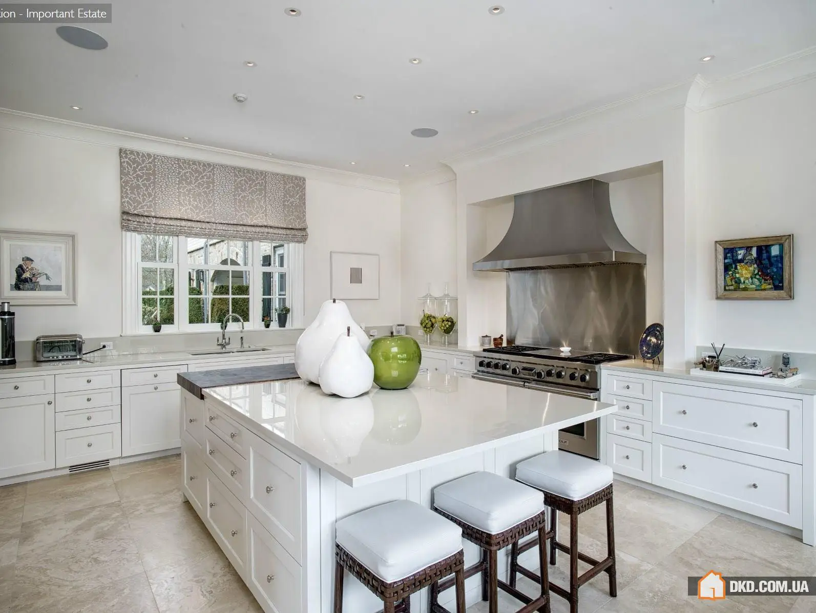 У такому домі хочеться приготувати французський луковий суп на перше, жульє з мідій на друге і спробувати все це з пляшкою Château Ausone 2001 року. - Gallery image 7