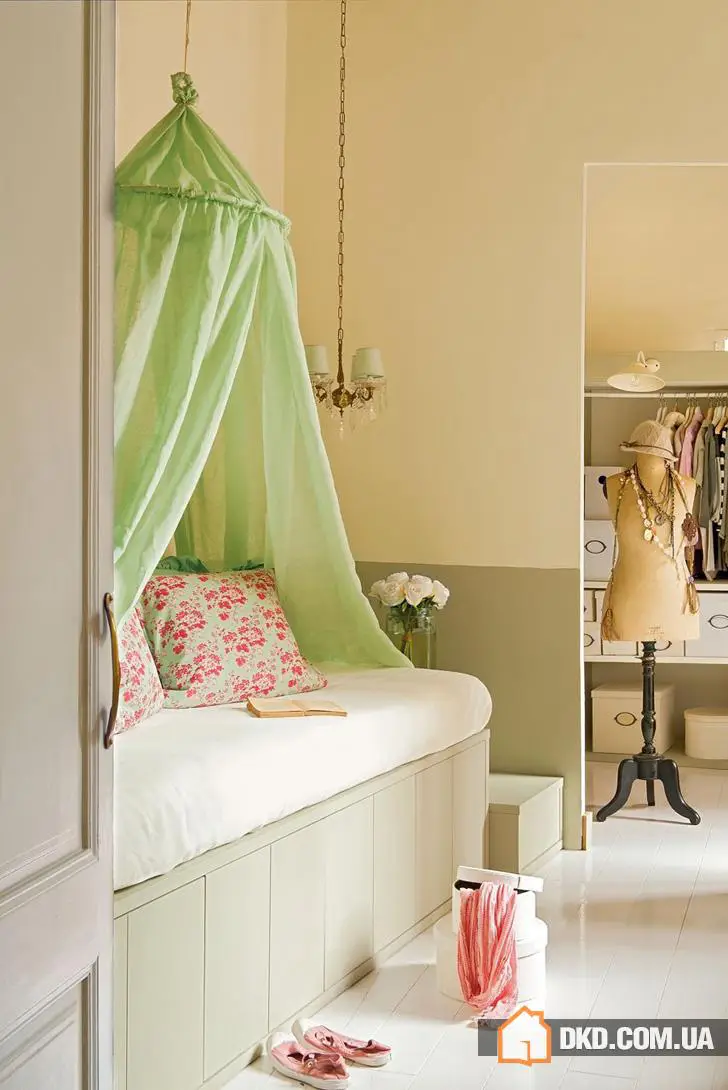 Жіночий інтер'єр з високими стельми - Gallery image 12